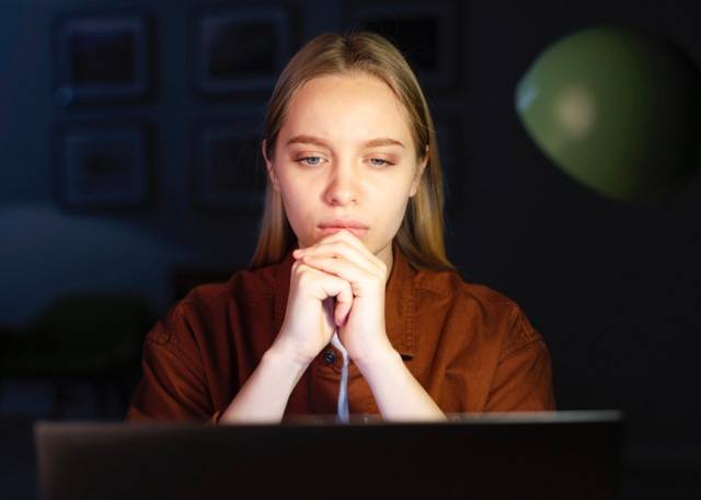 9 Costly Mistakes Beginner Screenwriters Make With AI (And How to Fix Them)